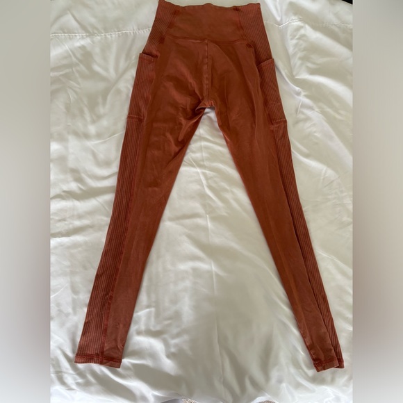 OFFLINE by Aerie. Women’s Small OG Legging Hi-Rise. Warm Burt Orange Color. - Picture 2 of 3